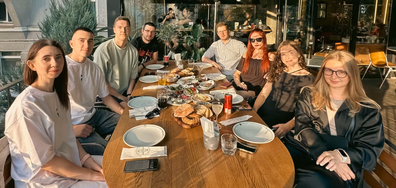 Flexum team at a long dinner table