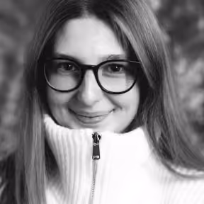 Portrait of a Flexum team member in glasses