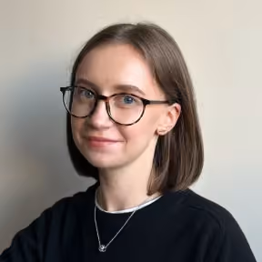 Portrait of a Flexum team member in glasses