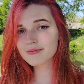 Portrait of a Flexum team member with pink hair